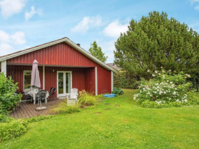 Classic Holiday Home in Bjert with Terrace, Gronninghoved Strand